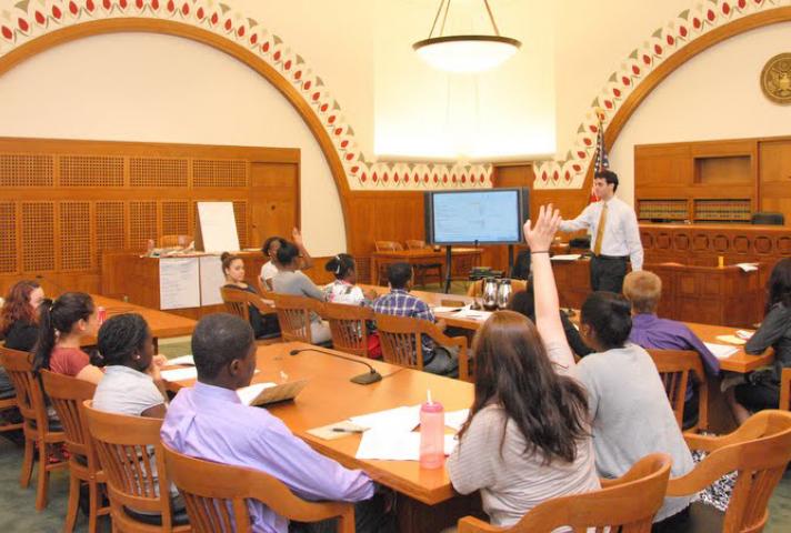 Nelson Fellows participate in a courtroom lecture. 