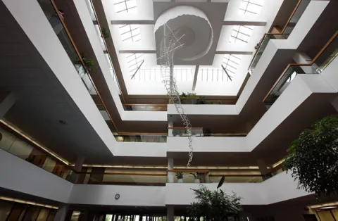 Frank Carlson Federal Building and Courthouse has approximately 190,000 square feet of usable space, with a 4-story atrium. Frank Carlson Federal Building and Courthouse has approximately 190,000 square feet of usable space, with a 4-story atrium.