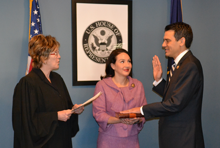 Rep. Kevin Yoder (R-KS) is sworn in by Chief Judge Kathryn H. Vratil of the District of Kansas. 