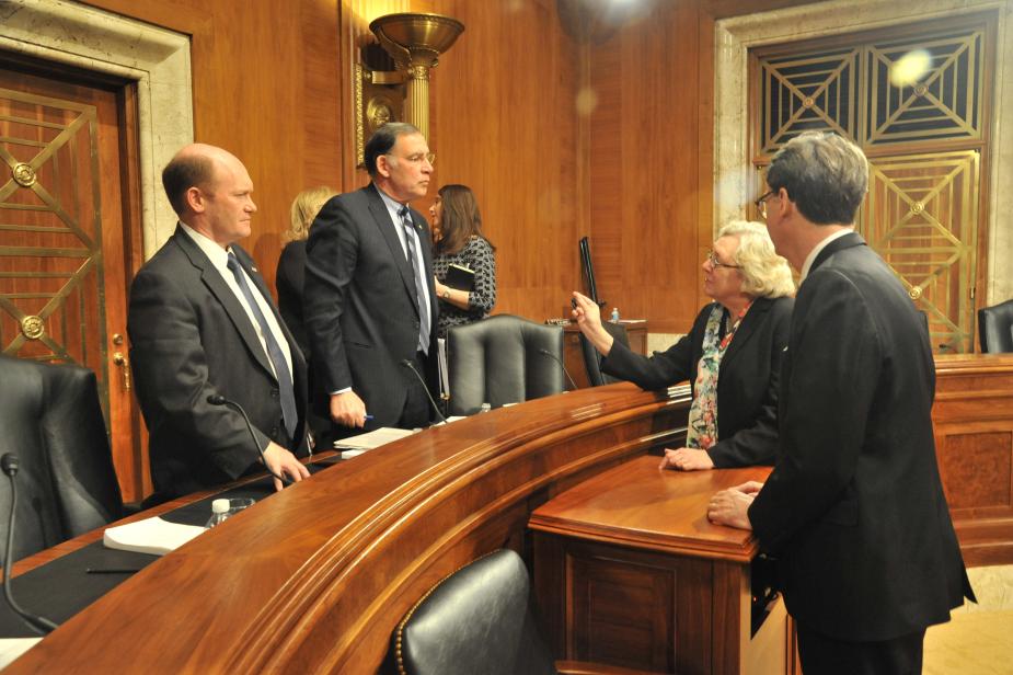 Senate Appropriations Subcommittee on Financial Services and General Government, (left to right)  Ranking Member Senator Christopher Coons, Chairman John Boozman, Judge Julia Gibbons and AO Director James C. Duff