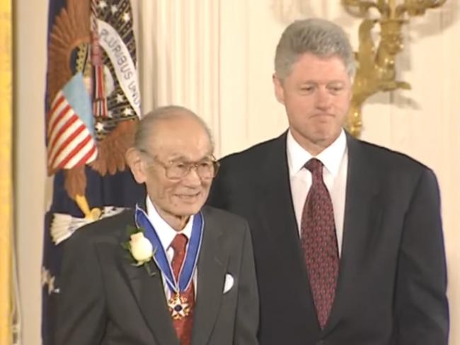 President Clinton presents Fred Korematsu with the Presidential Medal of Freedom Award.